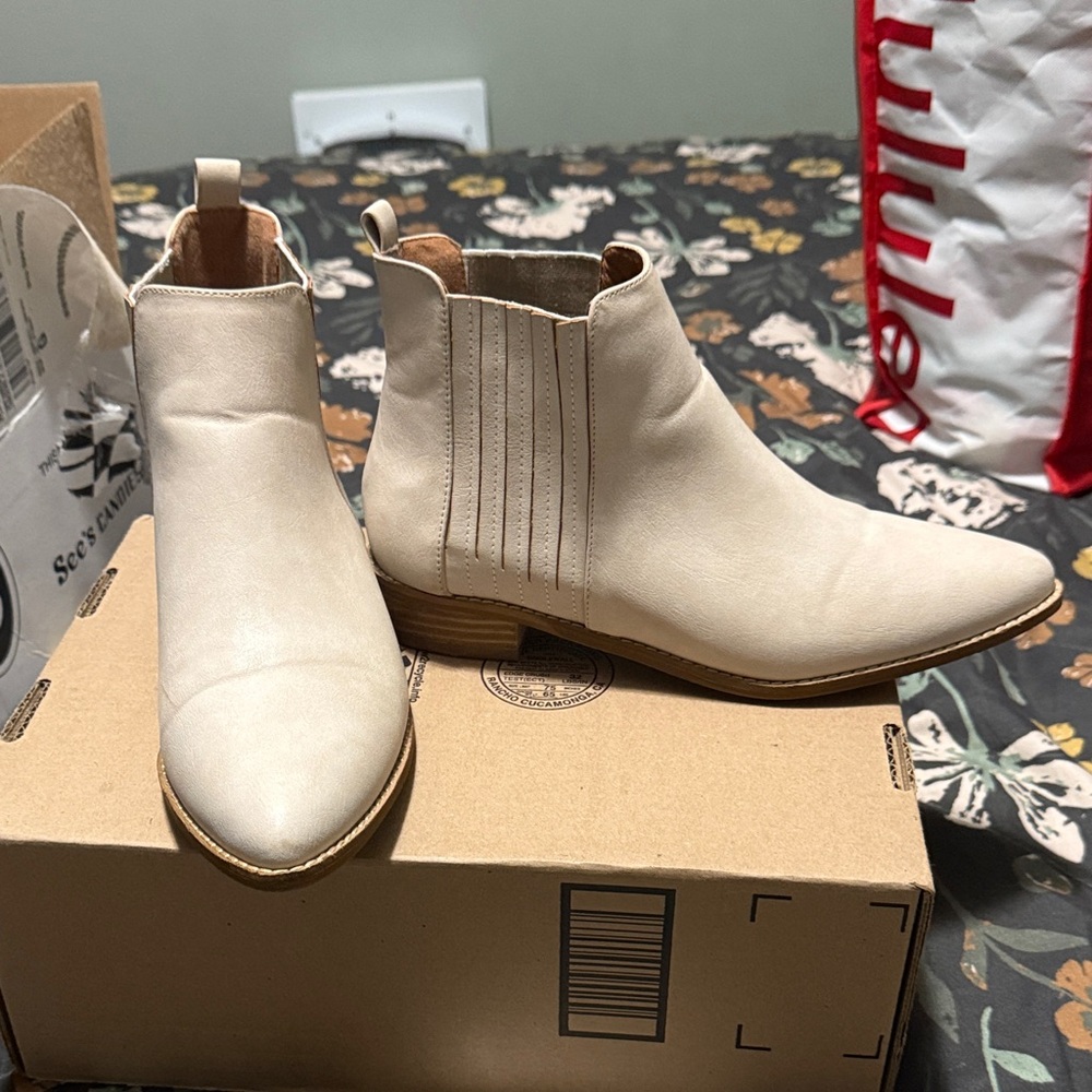 Brand New Ccocci Cream Ankle Boots